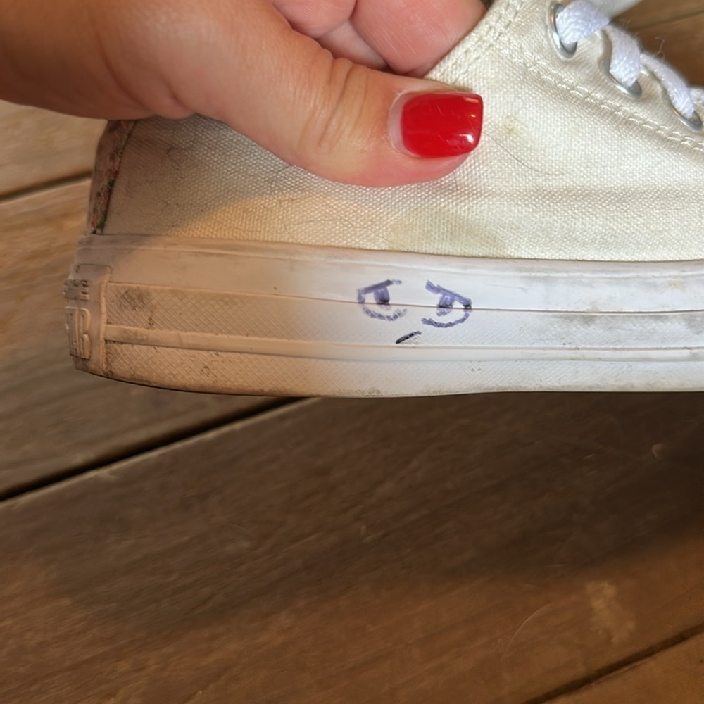 Cream colored converse sneakers size 7.5 women’s - Picture 3 of 7